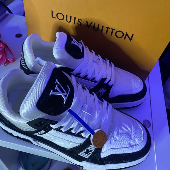 Louis Vuitton shoes - Picture 2 of 5